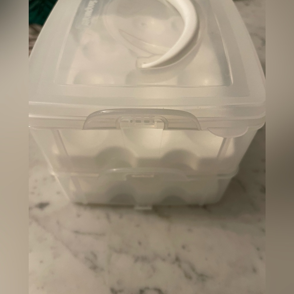 Snapware Multi-Use Egg-Tainer - Picture 5 of 10